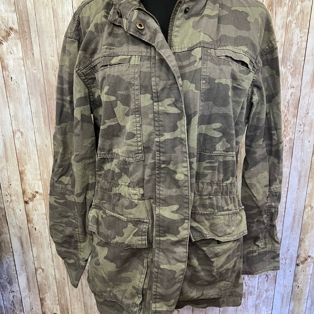 Universal Thread Green Utility‎ Jacket with Camouflage Pattern